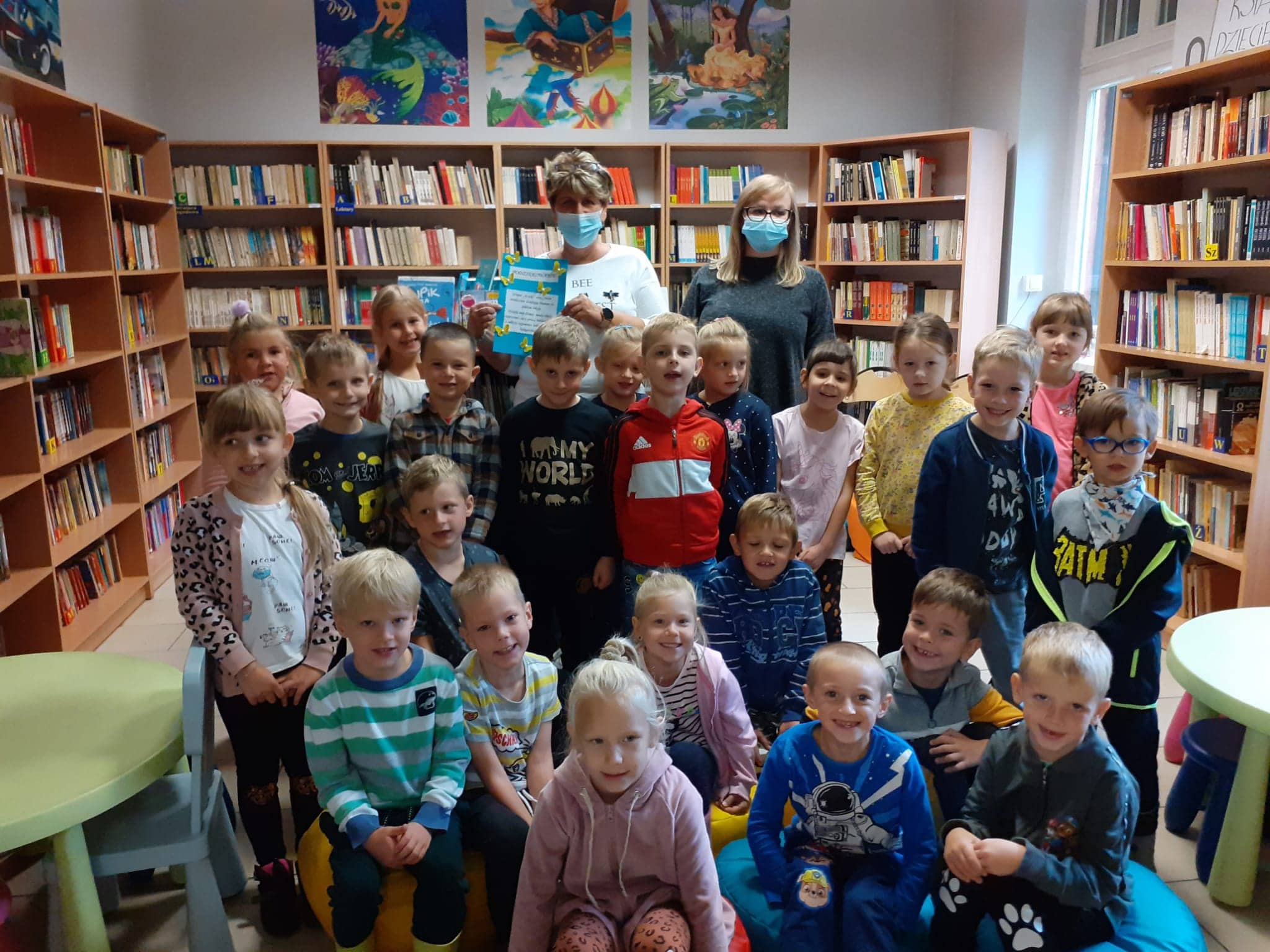 Grupa Misie zwiedza bibliotekę
