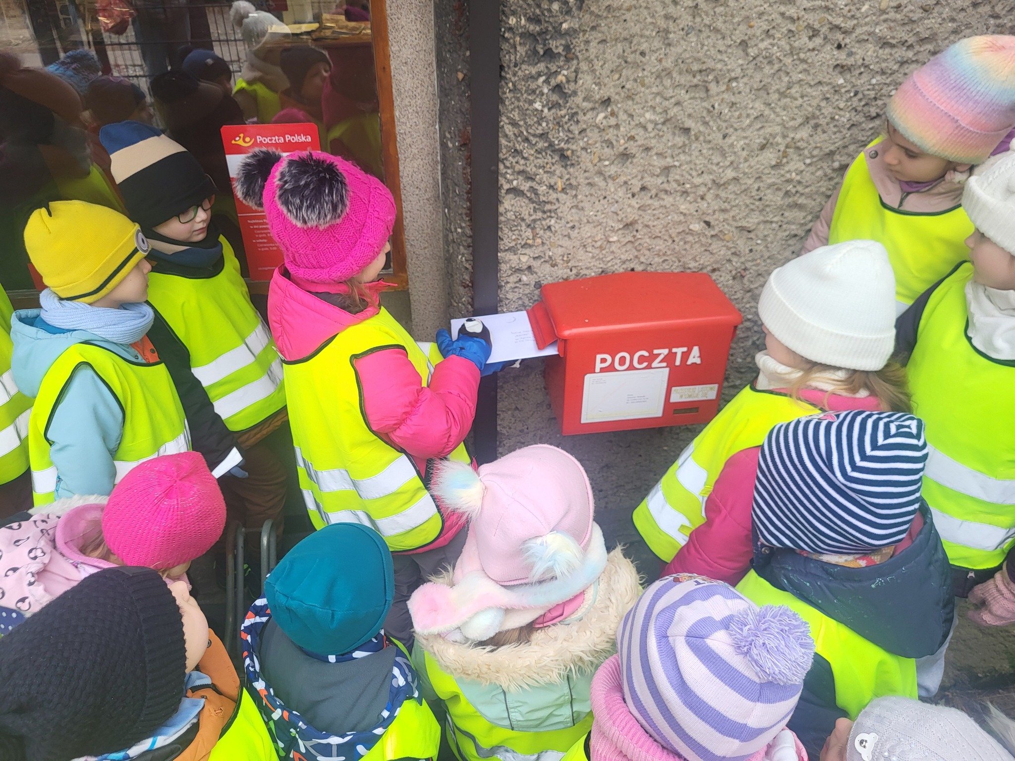 Przedszkolaki walentynki piszą